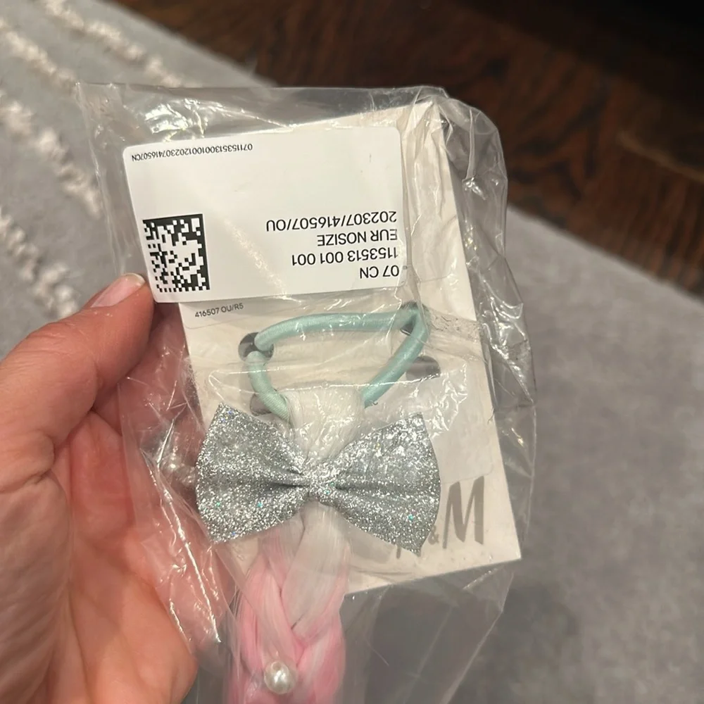 H&M GIRLS HAIR TIE BRAID ACCENT BOW W/ PEARL BEADS AND OMBRÉ PINK TO TEAL COLOR.